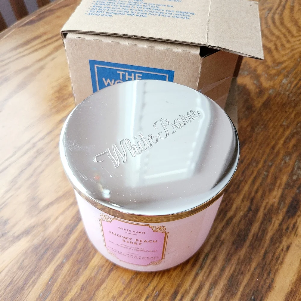 🛍BOGO 50% OFF❄️🍑🕯NWT‼️ White Barn "Snowy Peach Berry" 3-wick Candle - Picture 4 of 10